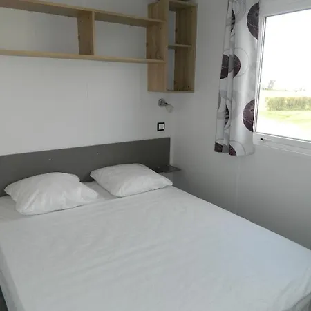 אתר קמפינג Camping Omaha Beach *